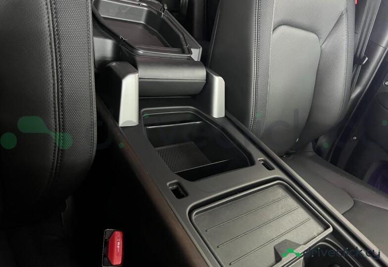 Land Rover Defender Черный