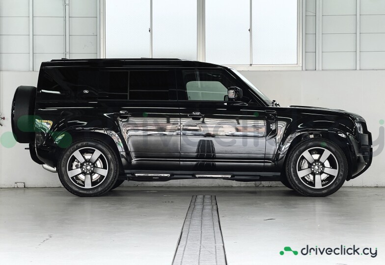 Land Rover Defender Черный