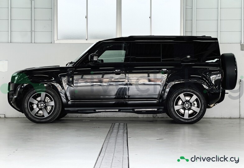 Land Rover Defender Черный