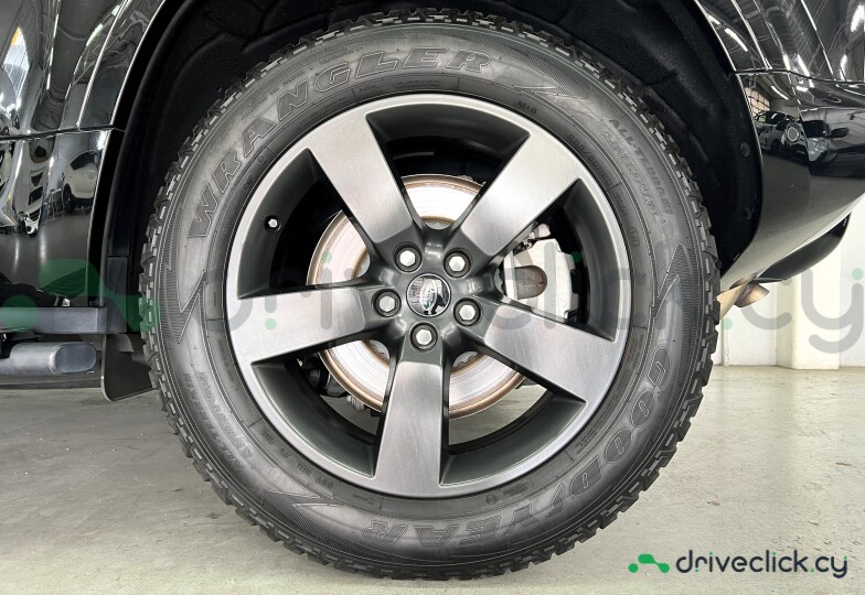 Land Rover Defender Черный