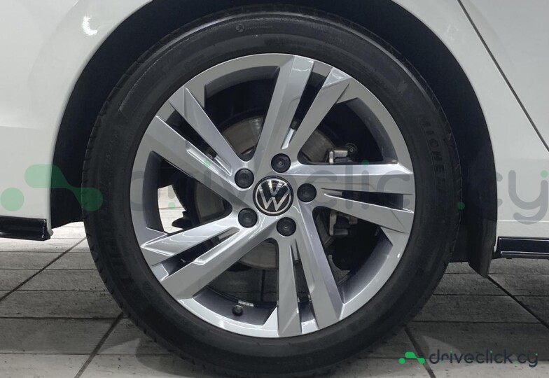 Volkswagen Golf White