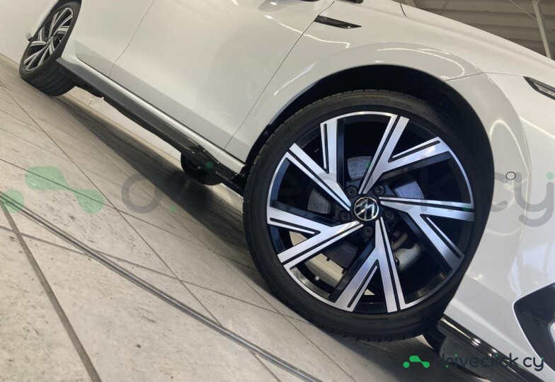 Volkswagen Golf White
