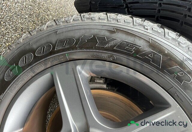 Land Rover Defender Grey