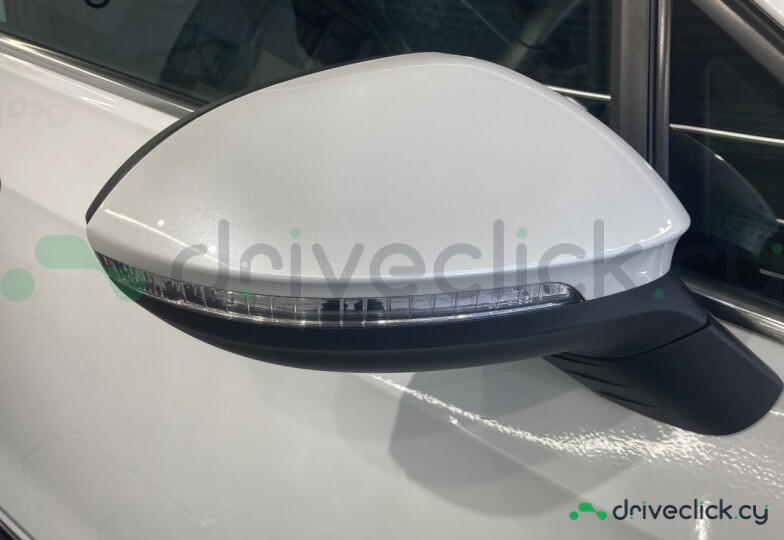 Volkswagen Golf White