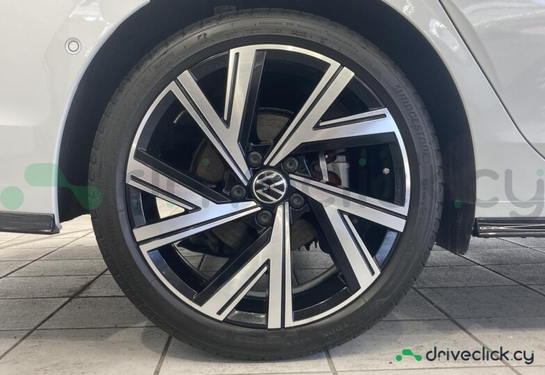 Volkswagen Golf White