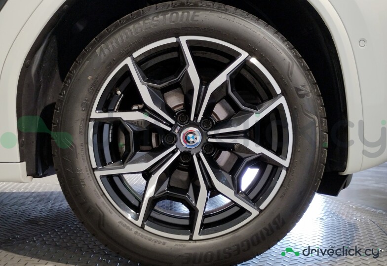 BMW X4 White