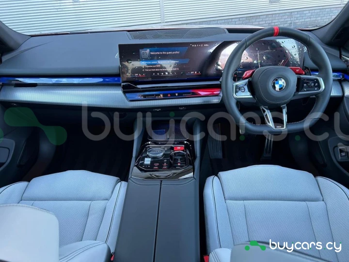 BMW M5 Красный