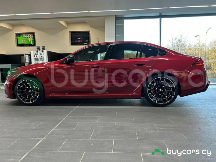 BMW M5 Красный