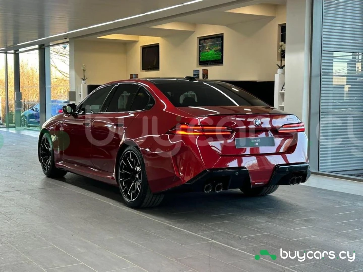 BMW M5 Красный