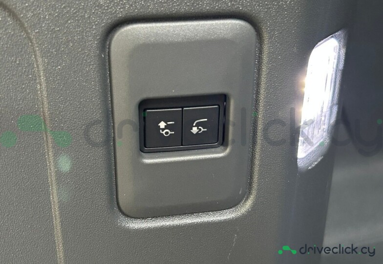 Land Rover Defender Серый