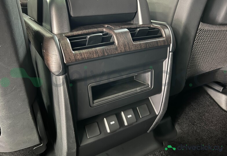 Land Rover Defender Черный