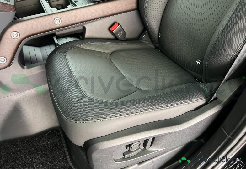 Land Rover Defender Черный