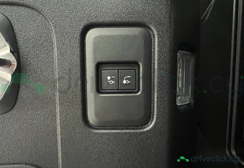 Land Rover Defender Черный