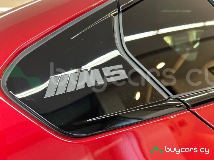 BMW M5 Красный