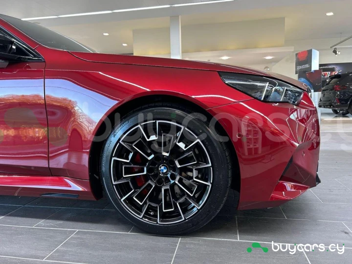 BMW M5 Красный