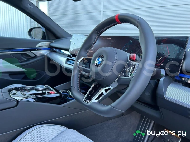 BMW M5 Красный