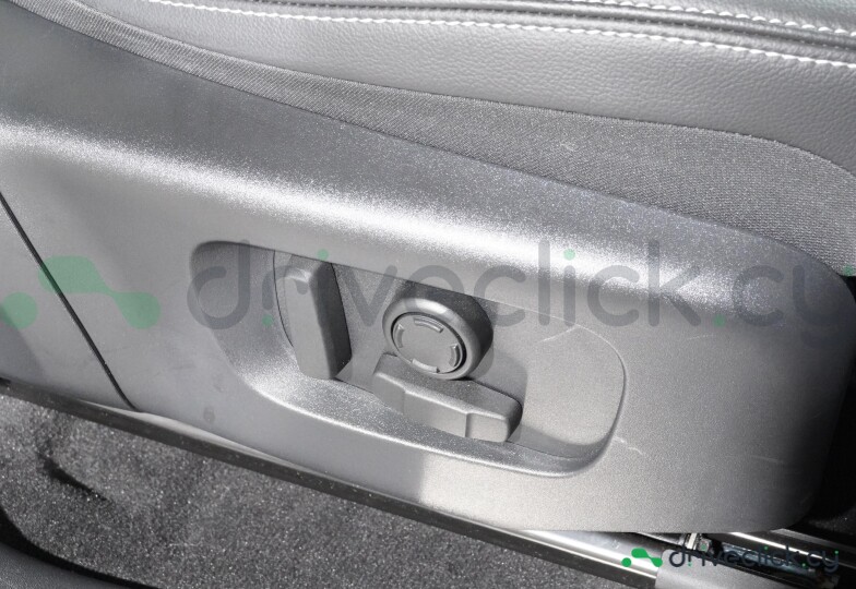 Land Rover Discovery Sport Белый