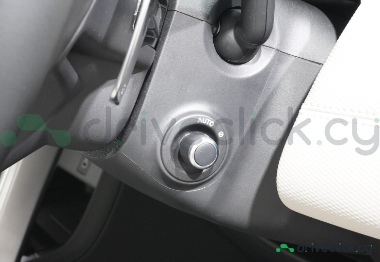Land Rover Discovery Sport Белый