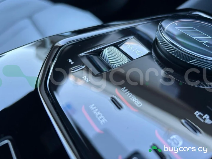 BMW M5 Красный