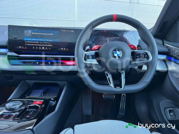 BMW M5 Красный