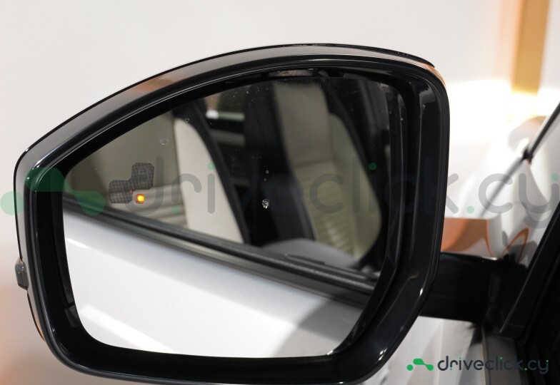 Land Rover Discovery Sport Белый