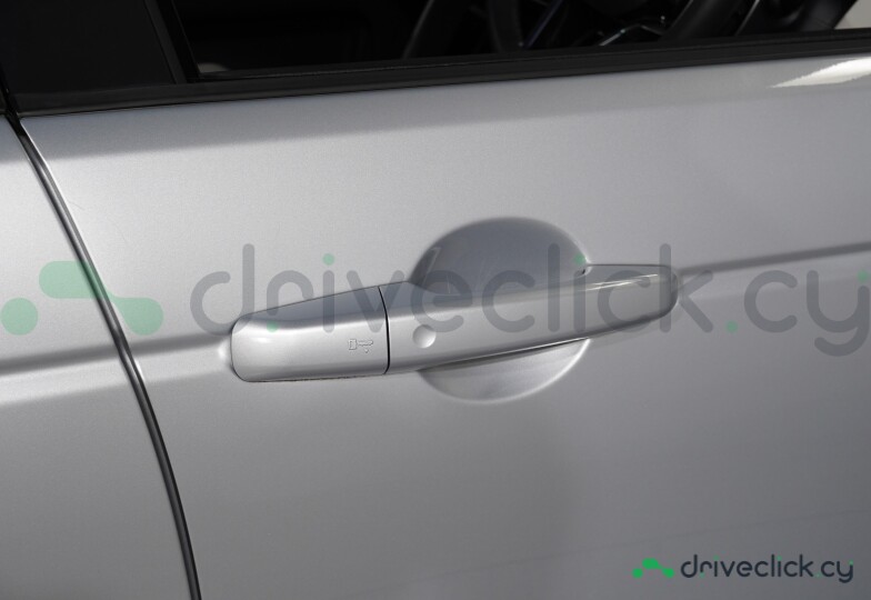 Land Rover Discovery Sport Белый