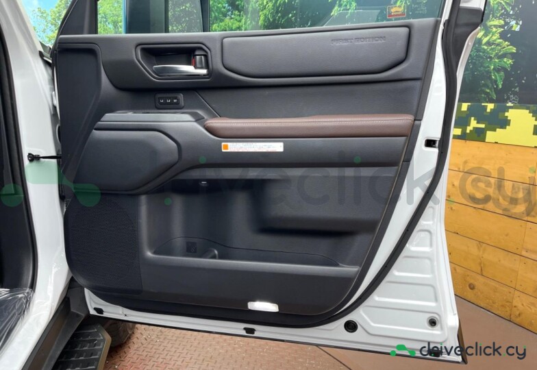 Toyota Land Cruiser 250 White