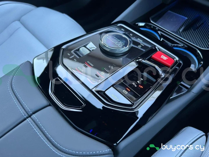 BMW M5 Красный