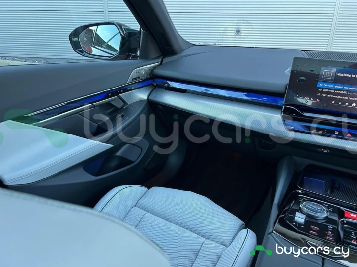 BMW M5 Красный