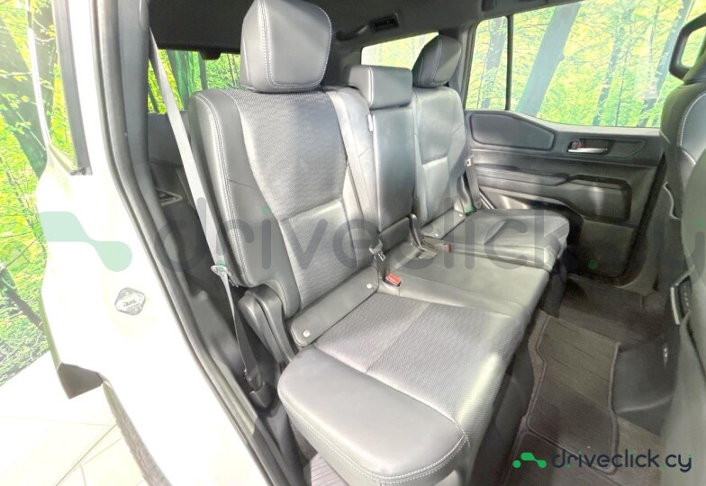 Toyota Land Cruiser 250 White