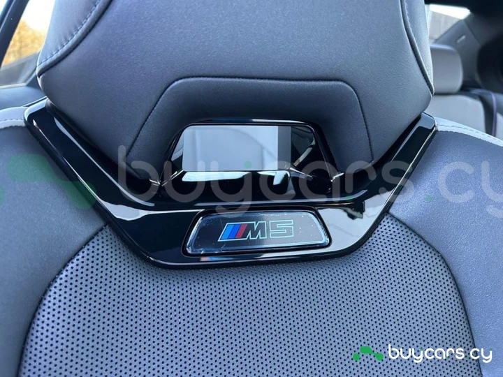 BMW M5 Красный