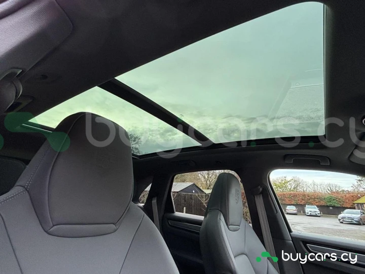 Porsche Cayenne White