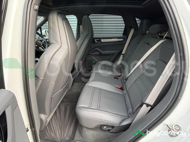 Porsche Cayenne White