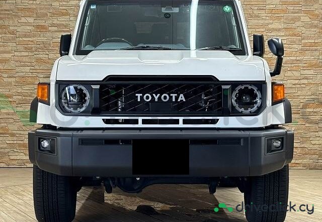 Toyota Land Cruiser White