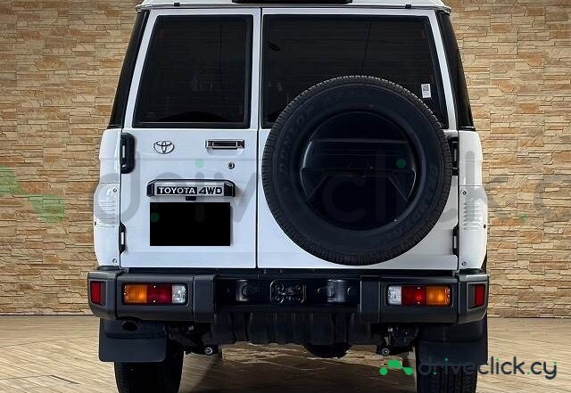 Toyota Land Cruiser White