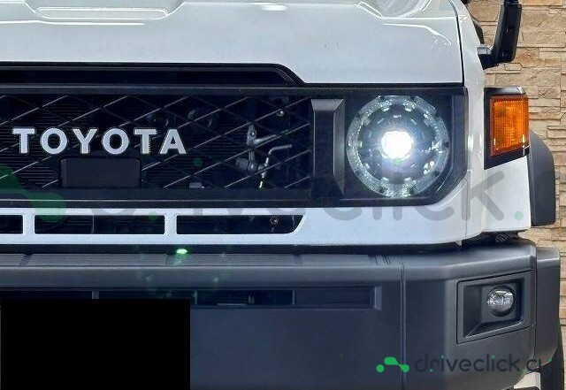 Toyota Land Cruiser White