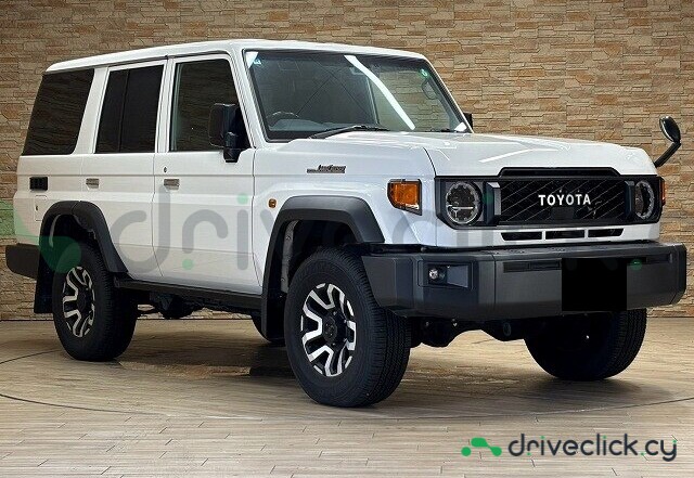 Toyota Land Cruiser White