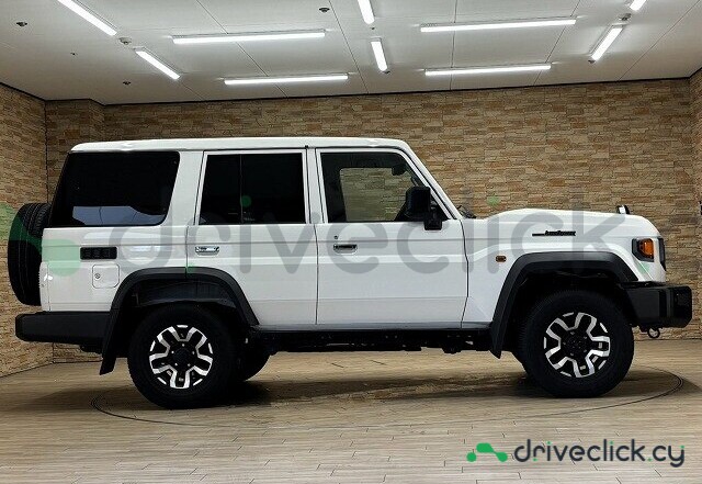 Toyota Land Cruiser White