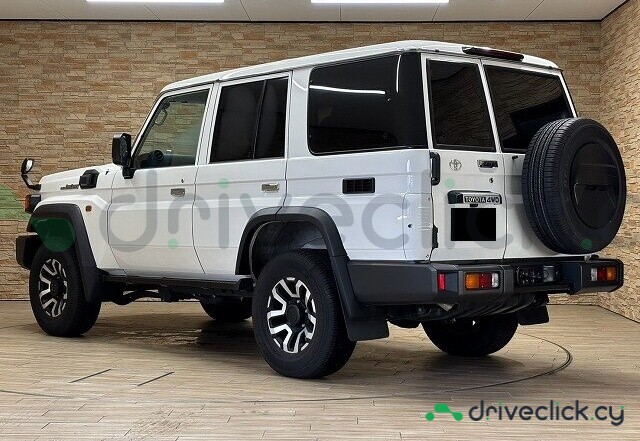 Toyota Land Cruiser White