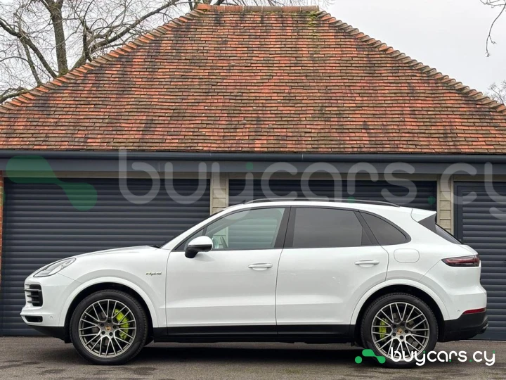 Porsche Cayenne White