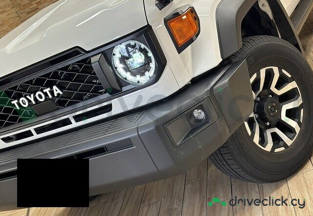 Toyota Land Cruiser White
