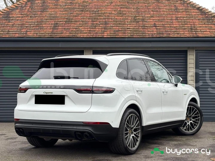 Porsche Cayenne White