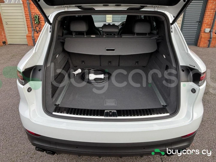 Porsche Cayenne White