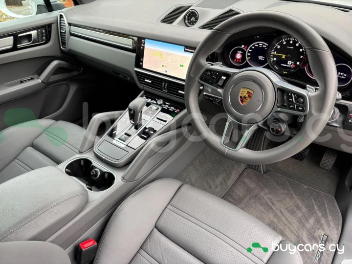 Porsche Cayenne White