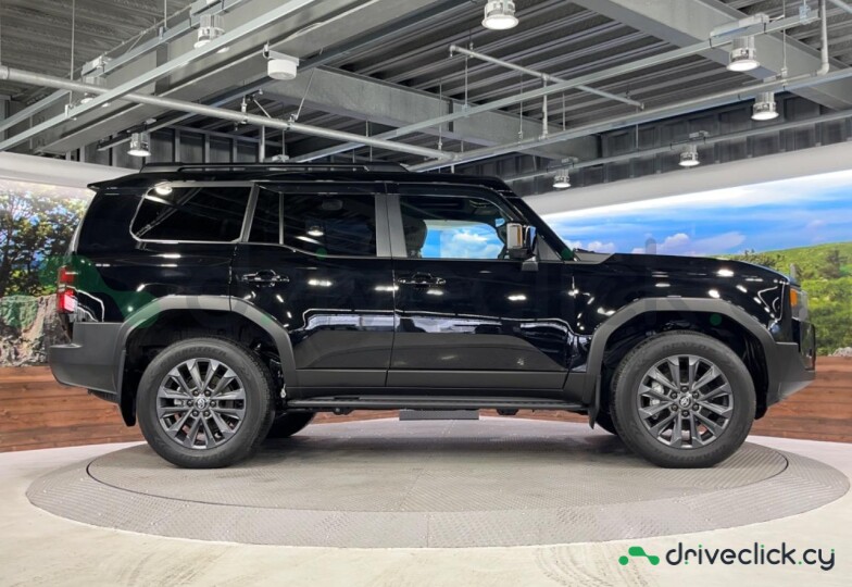 Toyota Land Cruiser 250 Black