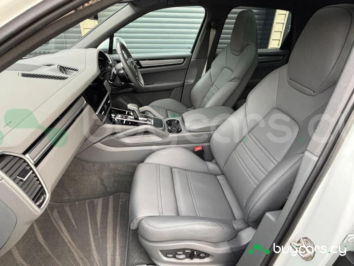 Porsche Cayenne White