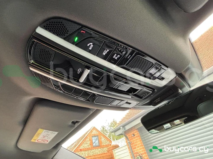 Porsche Cayenne White