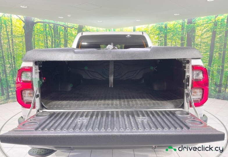 Toyota Hilux White
