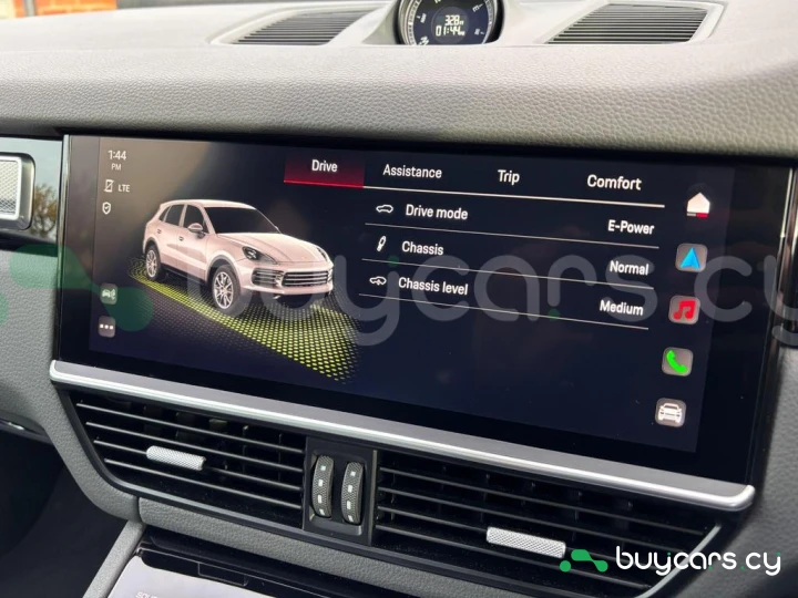 Porsche Cayenne White