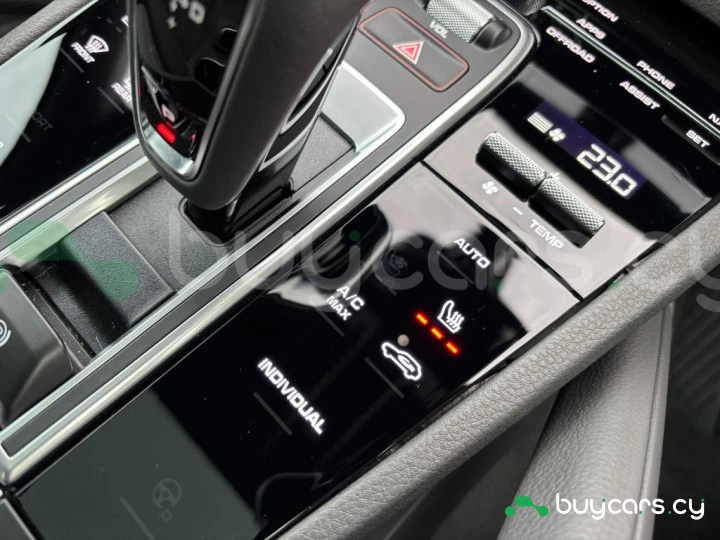 Porsche Cayenne White